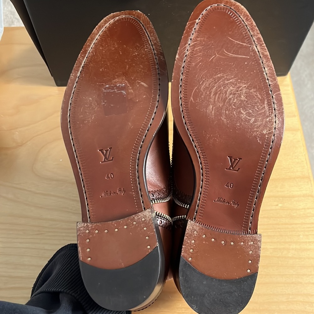 Classy Louis Vuitton shoe - gently worn - Picture 4 of 9